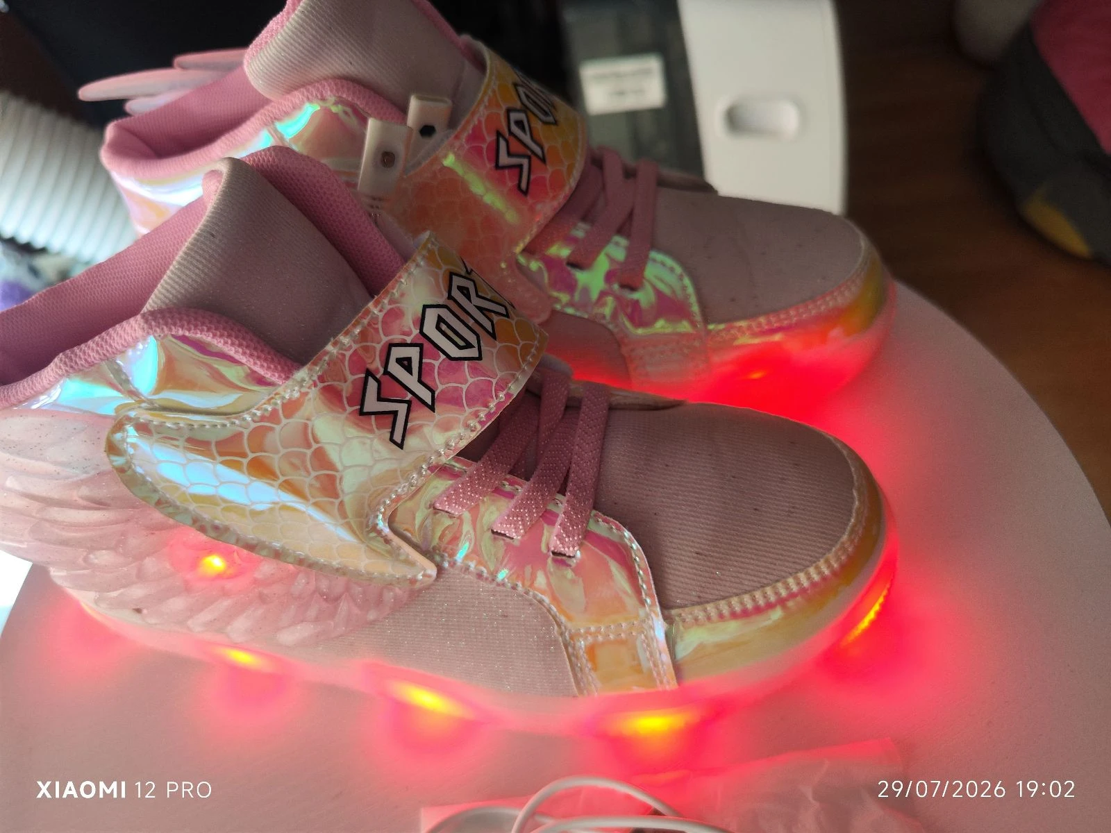 High-top sneakers with LED lights and wings (New) – Size 37 – photo 3